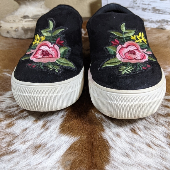 Steve Madden Garden Floral Embroidery Sneakers - Picture 9 of 9